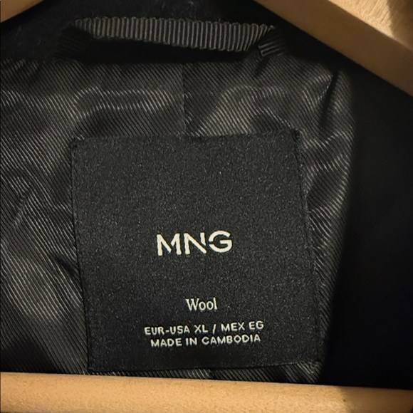 Elegant Black Women's Coat from MANGO - Picture 2 of 16